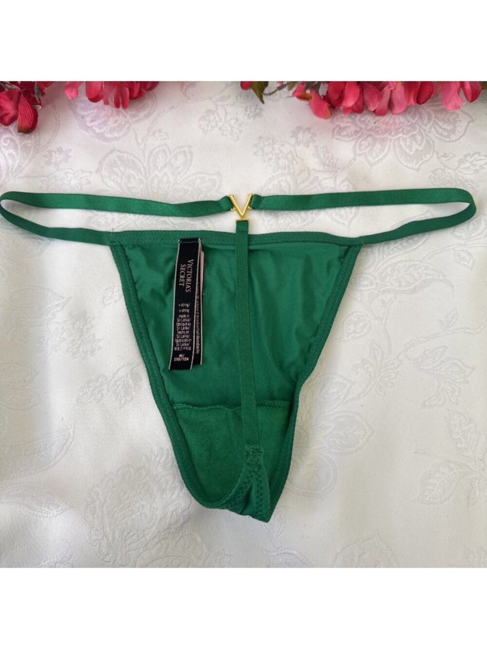 VICTORIA'S SECRET M SUMMER GREEN V STRING GOLD CHARM SILKY THONG PANTIES NWT